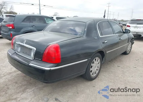 2011 Lincoln Town Car Signature Limited z USA, uszkodzony, nr VIN 2LNBL8CV2BX752692